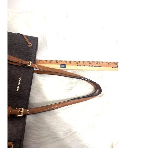 Michael Kors NWT Voyager Medium Logo Tote Bag Pocketbook Brown Zip Drawstring - Picture 15 of 15